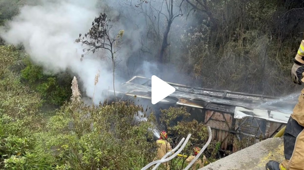 Un gravísimo accidente vial en territorio ecuatoriano dejó múltiples víctimas&nbsp;fatales