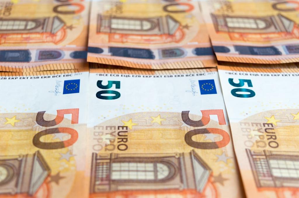 Euro y euro blue: leve variación en la apertura del lunes&nbsp;29