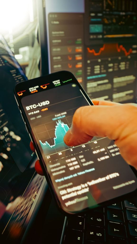 Dólar paralelo recupera máximos y abre semana con subida de&nbsp;$15