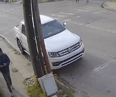 Lanús: lo esperaron en una esquina, le apuntaron a la cabeza y le robaron la&nbsp;camioneta